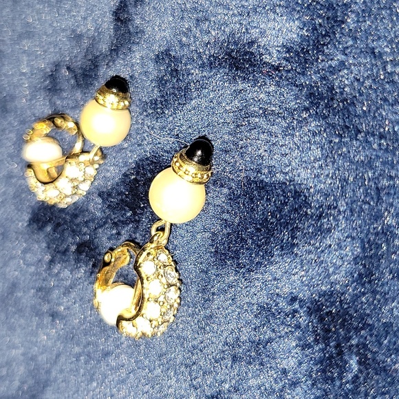 Rhinestone with costume pearl clip on pearl earrings - Picture 1 of 3